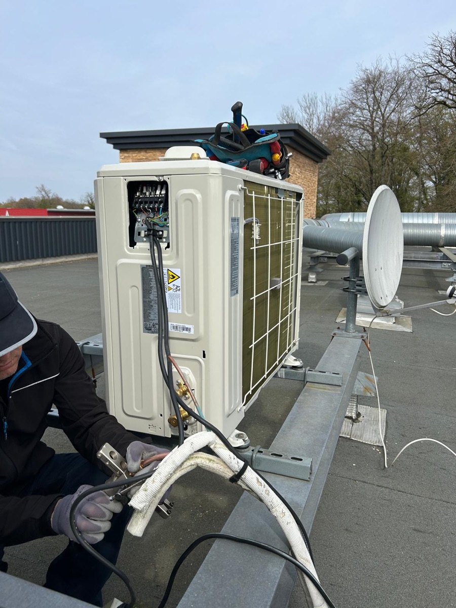 Installation climatisation toiture